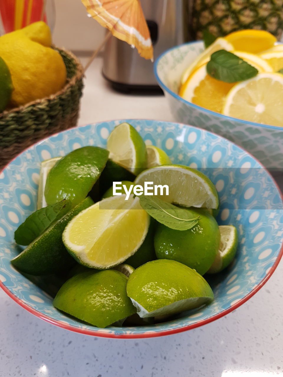 HIGH ANGLE VIEW OF FRUITS IN PLATE