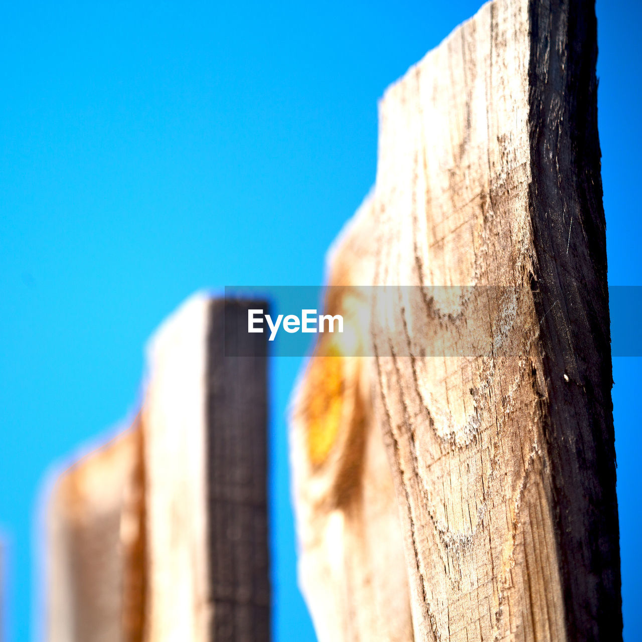 LOW ANGLE VIEW OF WOOD AGAINST BLUE SKY