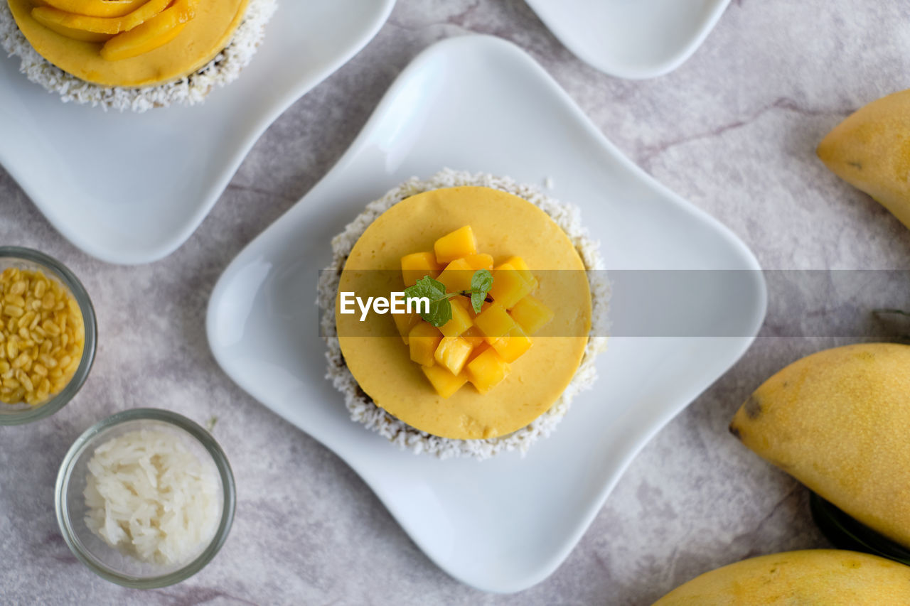 HIGH ANGLE VIEW OF BREAKFAST IN PLATE