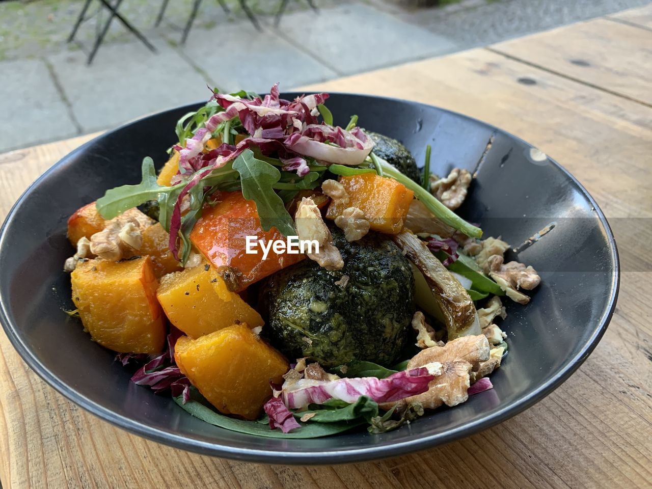 HIGH ANGLE VIEW OF FOOD ON TABLE