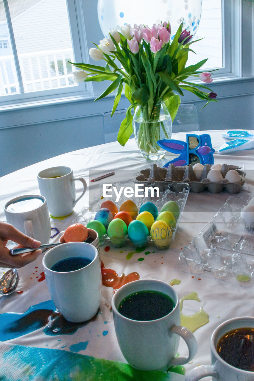 FLOWER VASE ON TABLE