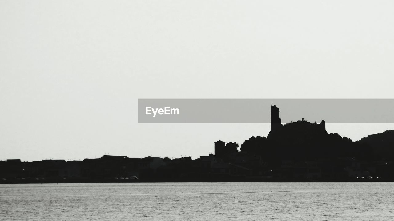 SILHOUETTE OF BUILDINGS IN CITY