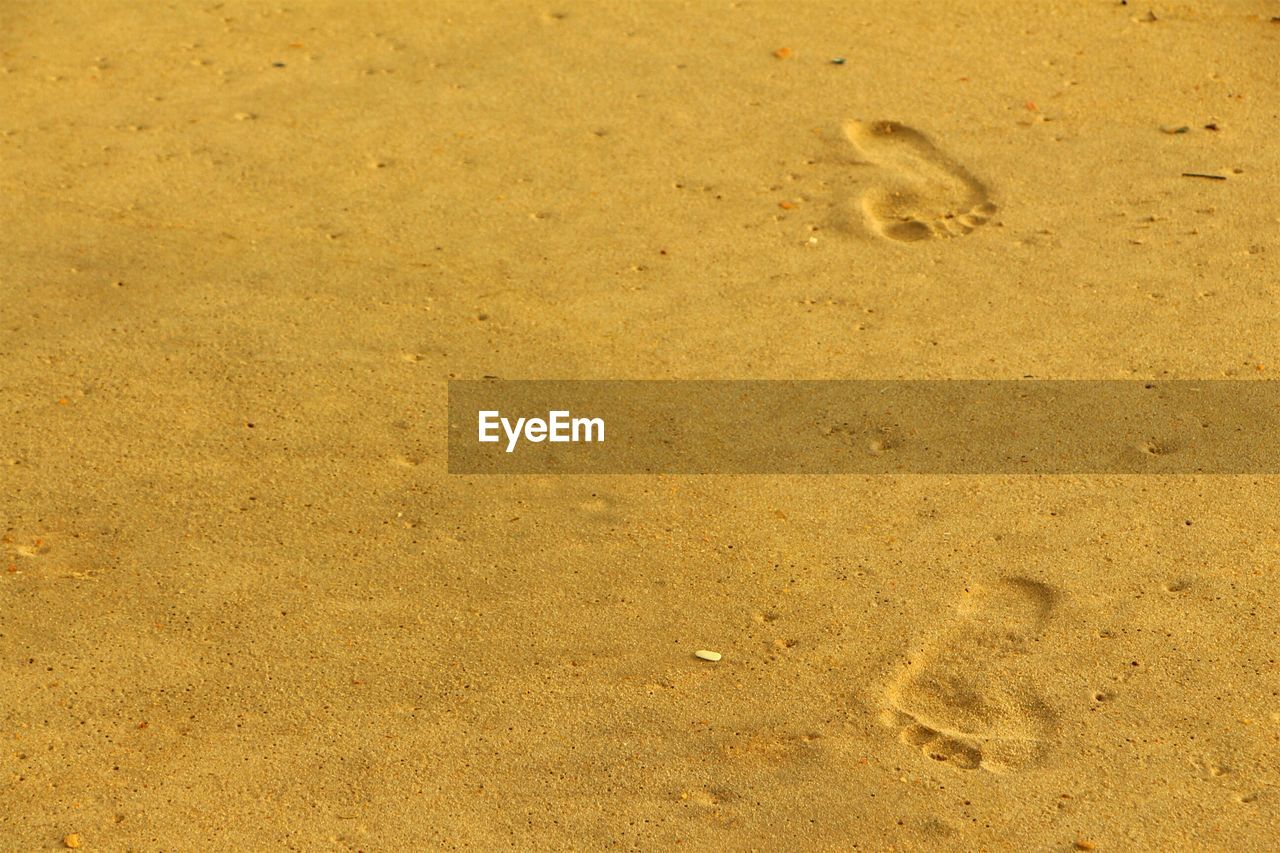 CLOSE-UP OF SAND ON BEACH