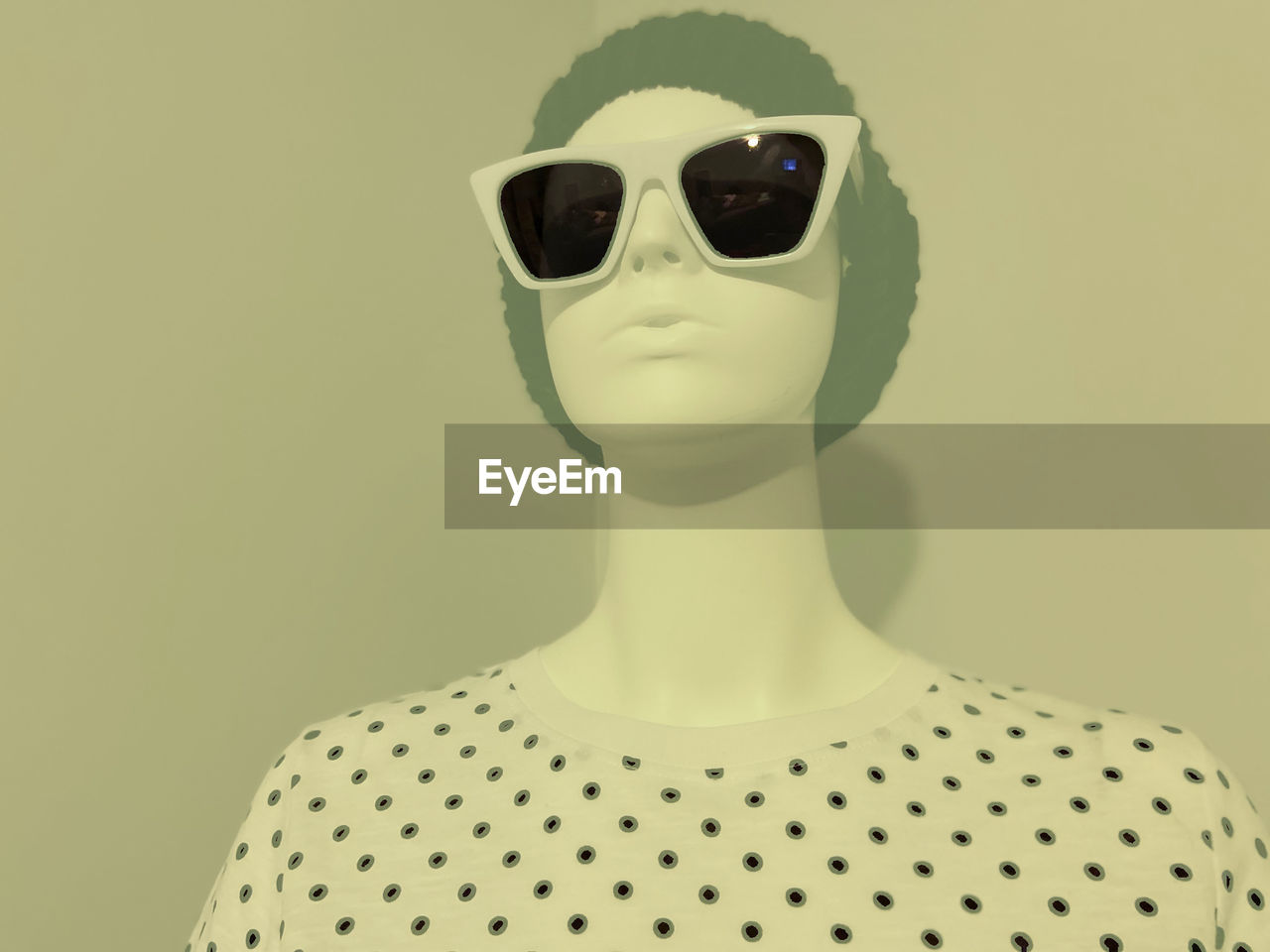 Mannequin wearing a hat and sunglasses on a modern realistic pop art style setting. Pop Style Art Concert Studio Singer  People Rock Star Woman Girl Adult Advertisement HEAD Mannequin Retro Young Trendy Hat Hipster Chic Portrait Sunglasses Doll Concept Color Blue Apple Smart Phone Clothing Design Female Modern Feminine  Grunge Fashion Copy Space Dummy Merchant Pose