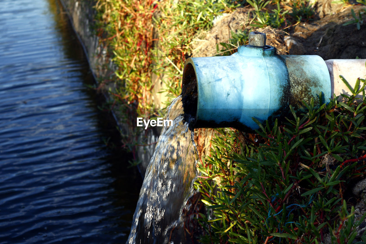 HIGH ANGLE VIEW OF WATER PIPE ON LAND