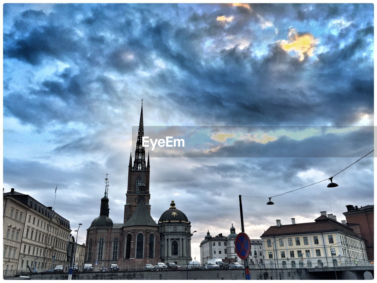 CITY BUILDINGS AGAINST CLOUDY SKY