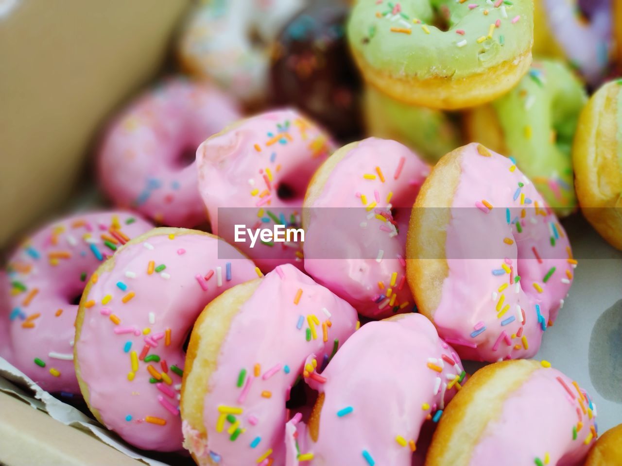 CLOSE-UP OF MULTI COLORED EASTER EGGS