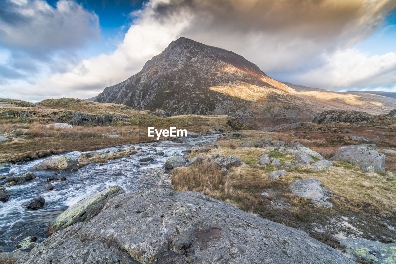 SCENIC VIEW OF ROCKS AGAINST SKY