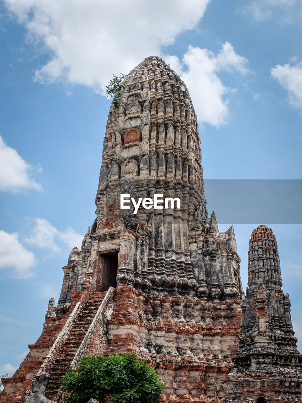 Old ruins in ayutthaya kingdom against sky