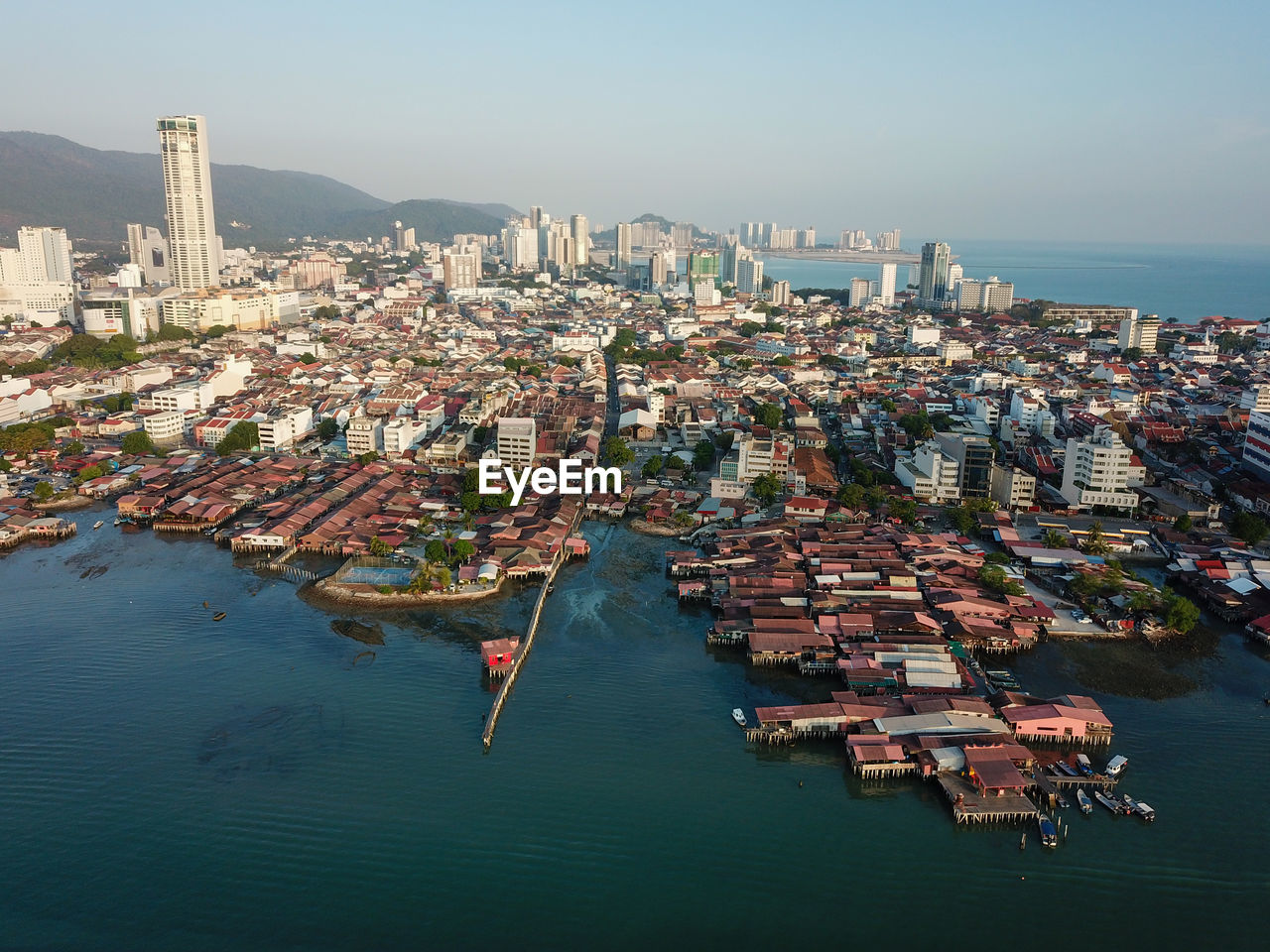 HIGH ANGLE VIEW OF CITY AT WATERFRONT