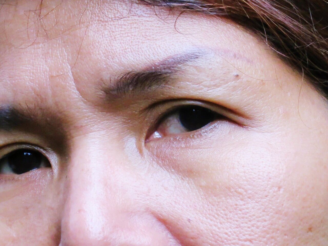 EXTREME CLOSE UP OF YOUNG WOMAN EYE
