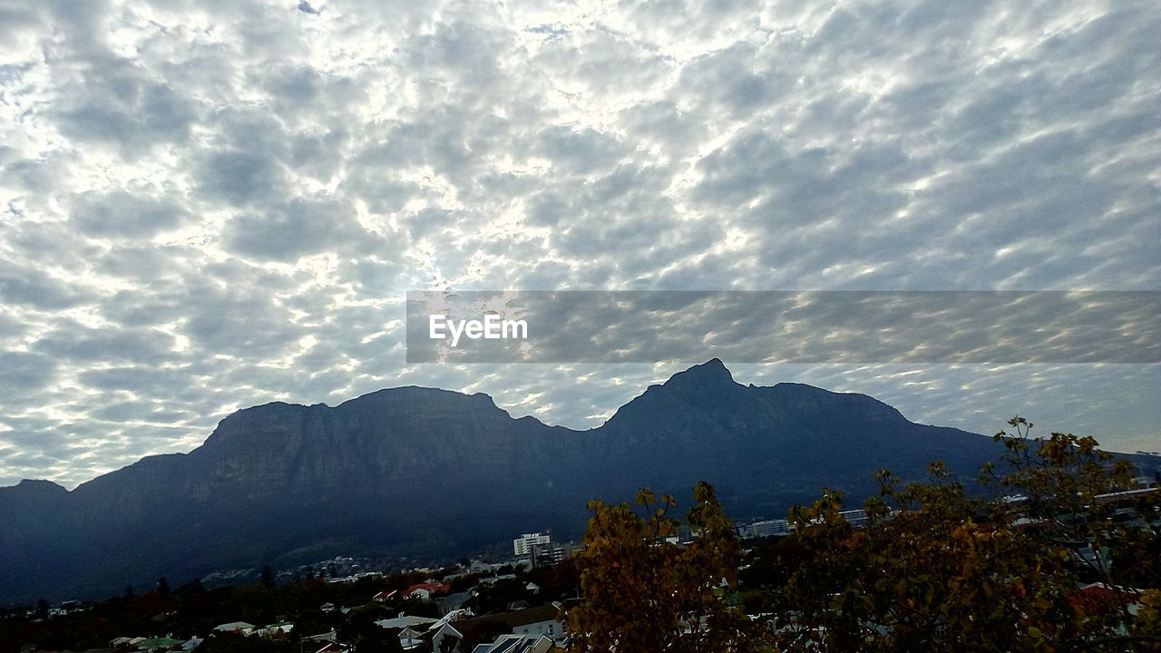 SCENIC VIEW OF MOUNTAINS AGAINST SKY DURING SUNRISE