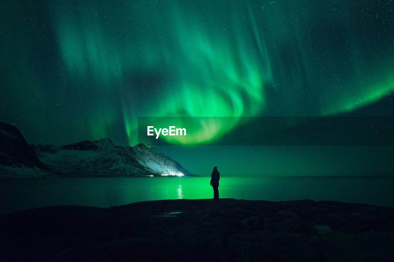 SCENIC VIEW OF ILLUMINATED MOUNTAIN AGAINST SKY AT NIGHT