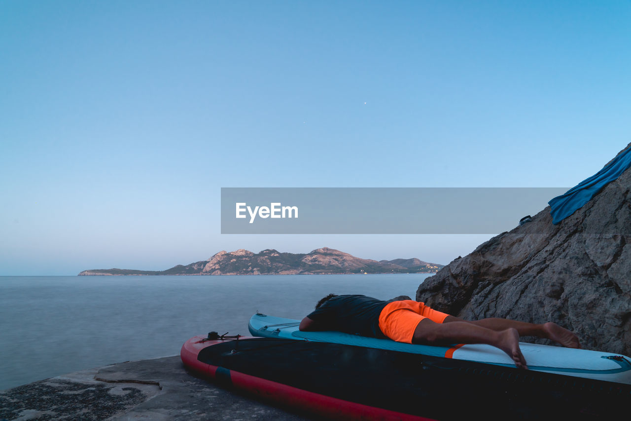 SCENIC VIEW OF SEA AGAINST CLEAR SKY