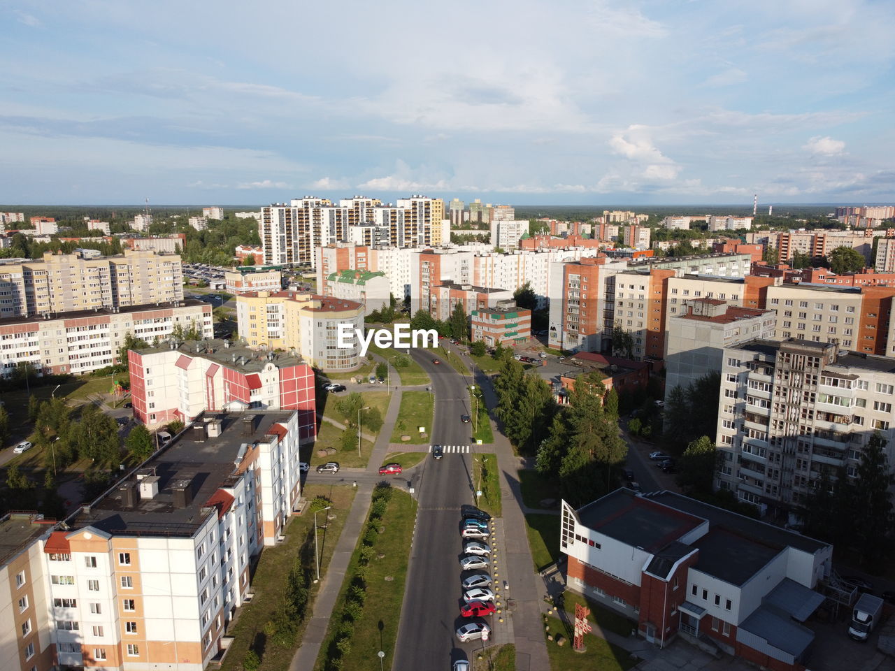 HIGH ANGLE VIEW OF BUILDINGS IN CITY