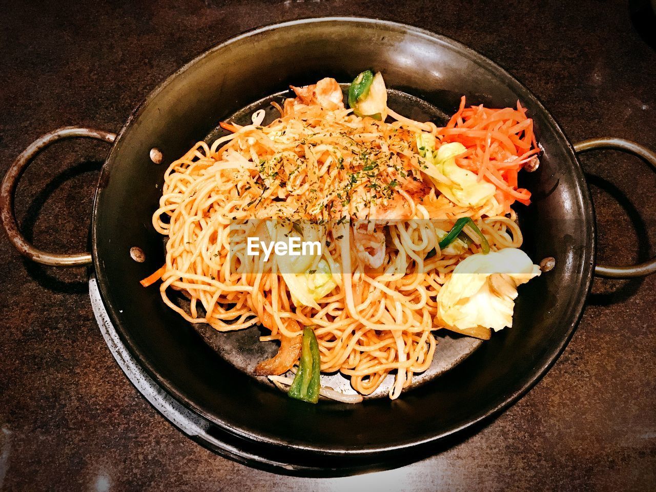 HIGH ANGLE VIEW OF FOOD IN CONTAINER