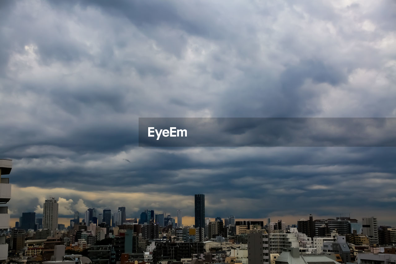 city, architecture, cloud, sky, building exterior, built structure, cityscape, building, horizon, urban skyline, skyline, landscape, office building exterior, skyscraper, urban area, nature, residential district, city life, no people, overcast, travel destinations, dramatic sky, daytime, metropolitan area, storm, metropolis, dusk, storm cloud, cloudscape, outdoors, downtown district, tower block, high angle view, office, travel, evening, downtown