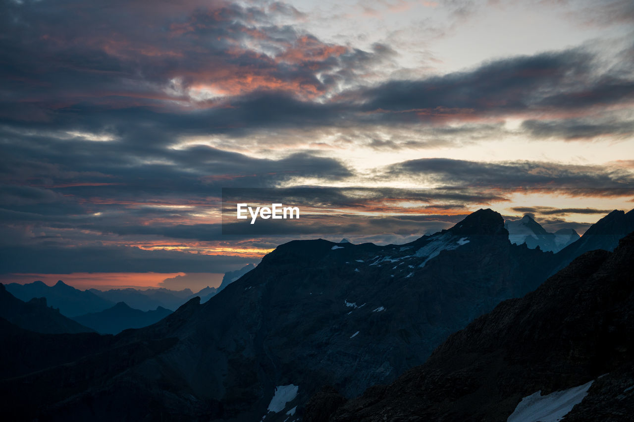 SCENIC VIEW OF SNOWCAPPED MOUNTAIN AGAINST SKY DURING SUNSET