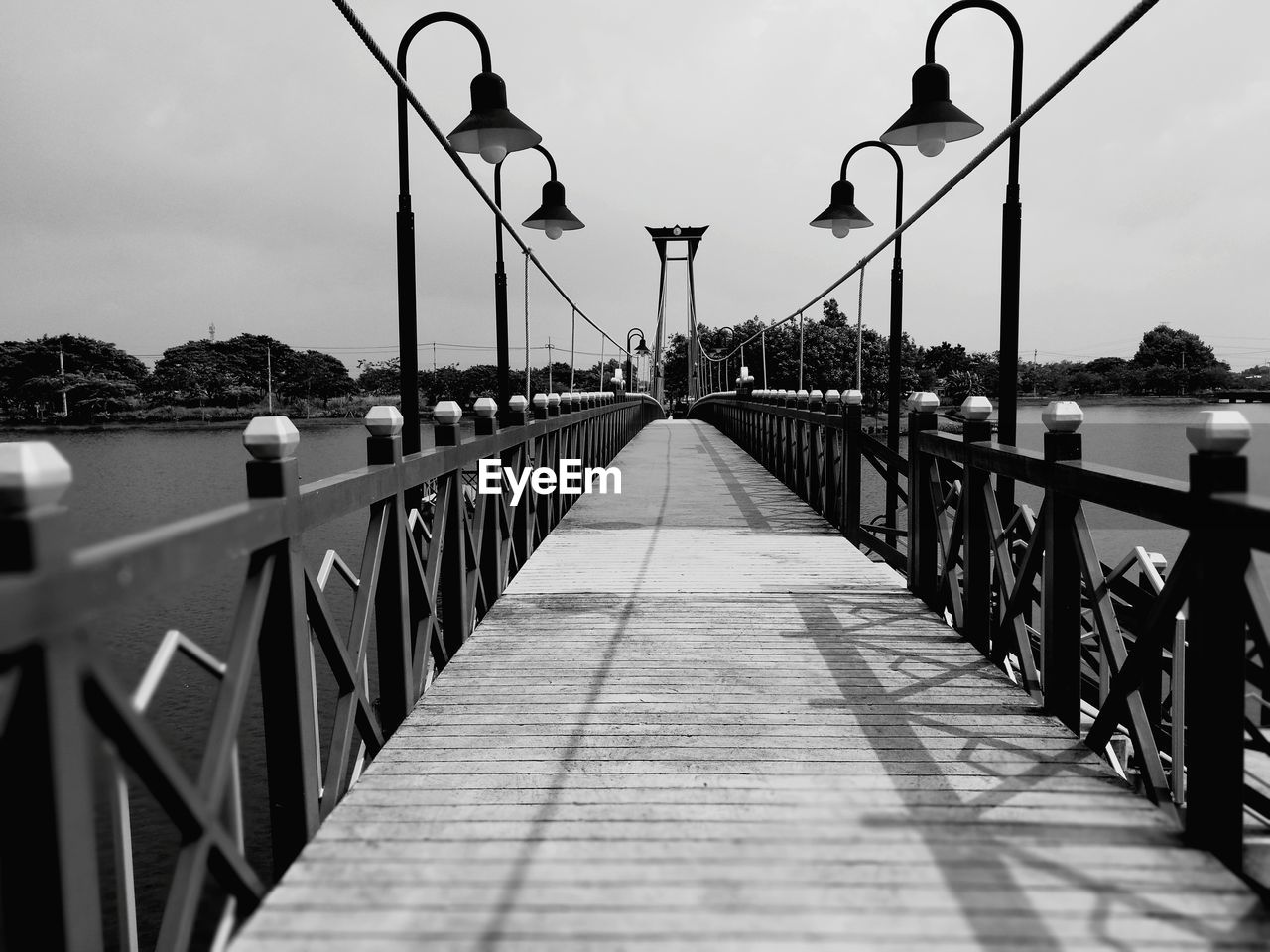 FOOTBRIDGE AGAINST SEA