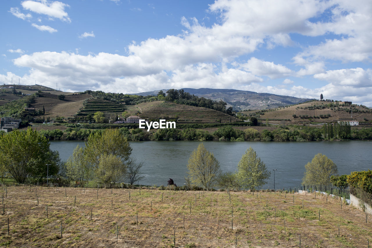 SCENIC VIEW OF LAKE BY MOUNTAINS AGAINST SKY