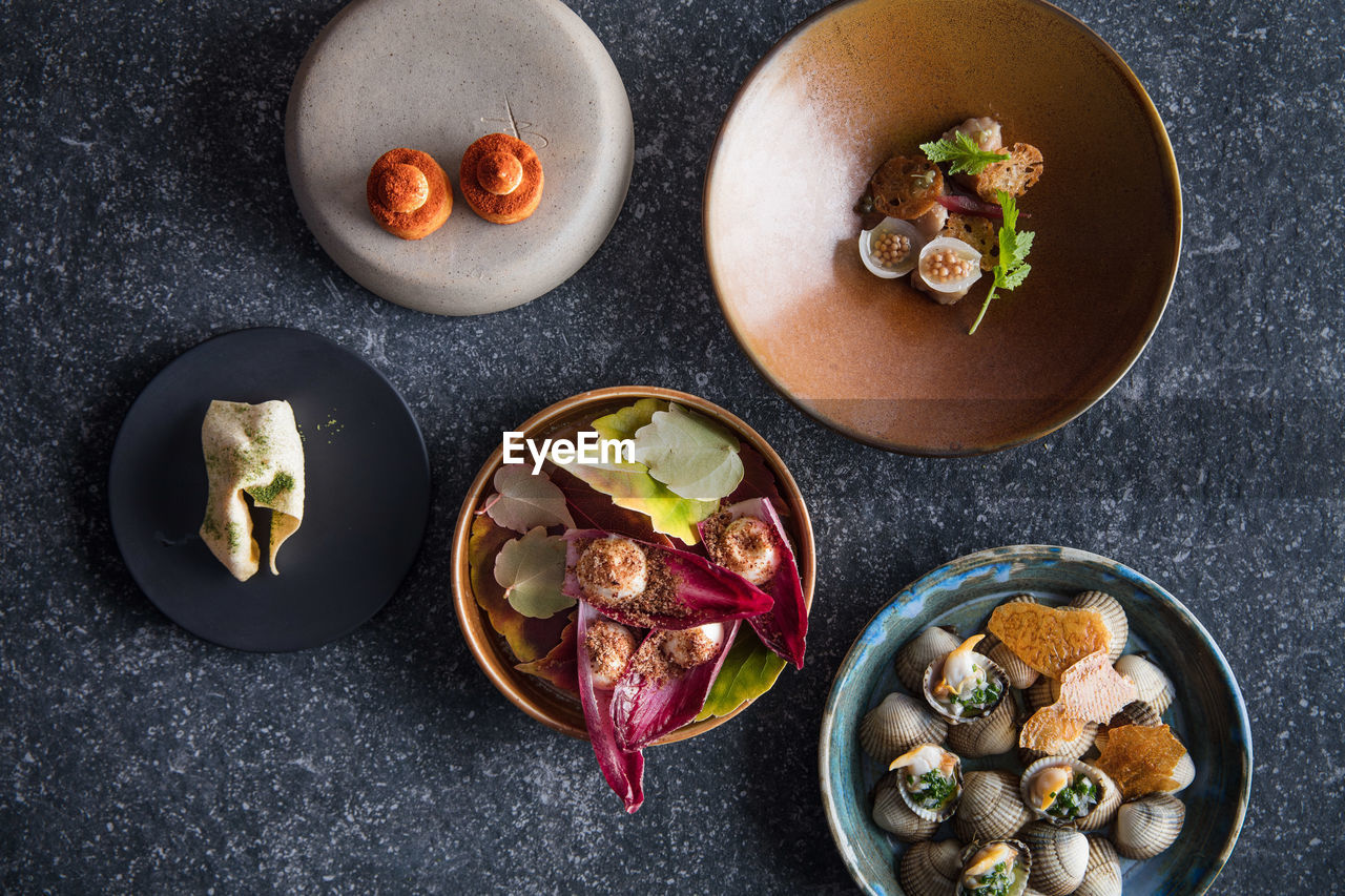 HIGH ANGLE VIEW OF FRUITS AND VEGETABLES ON TABLE