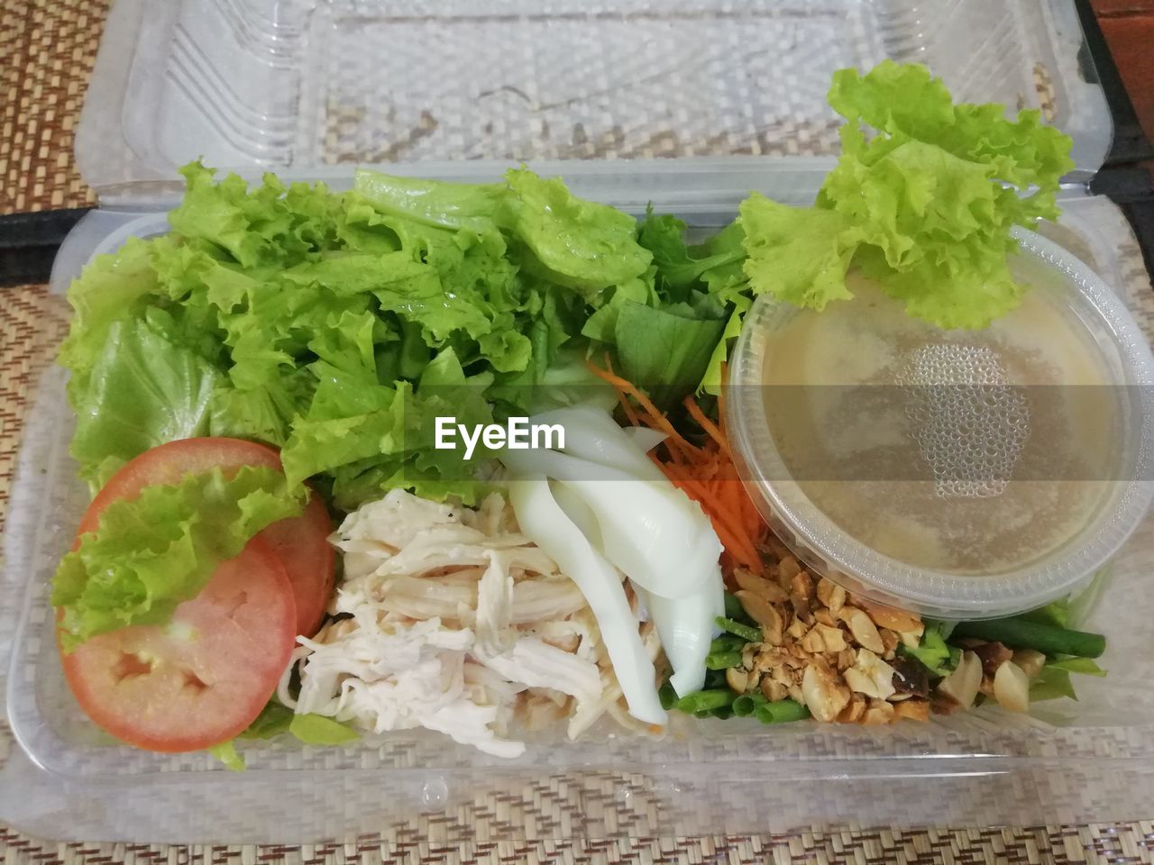 CLOSE-UP OF CHOPPED VEGETABLES IN CONTAINER ON TABLE