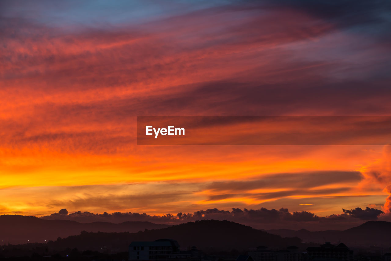 SCENIC VIEW OF DRAMATIC SKY