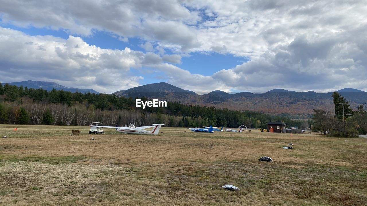 SCENIC VIEW OF LAND AND MOUNTAINS AGAINST SKY