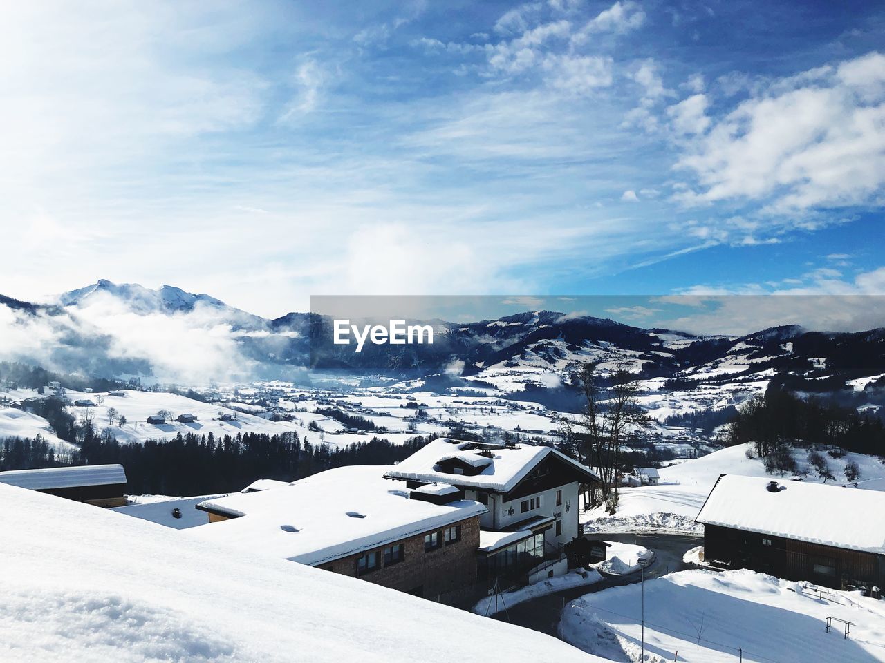 SNOWCAPPED MOUNTAINS AGAINST SKY