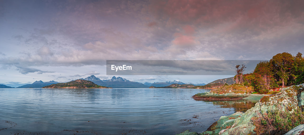 PANORAMIC VIEW OF LAKE AGAINST SKY