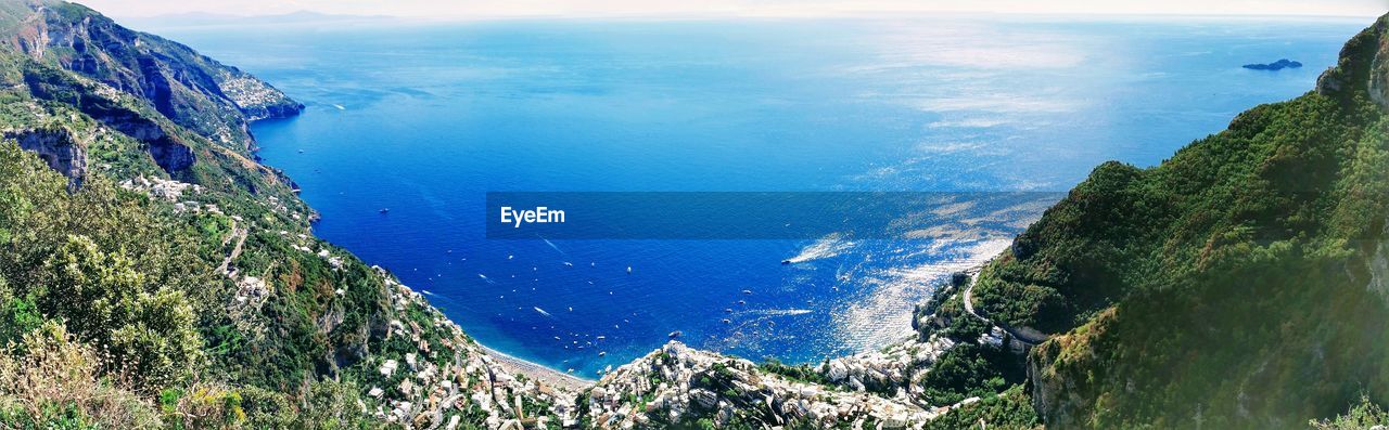 HIGH ANGLE VIEW OF SEA AND MOUNTAINS AGAINST SKY