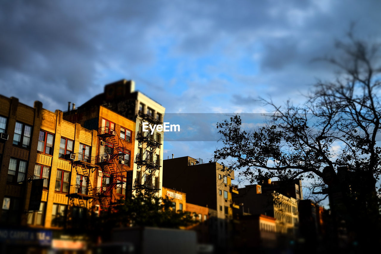 LOW ANGLE VIEW OF CITY AGAINST SKY