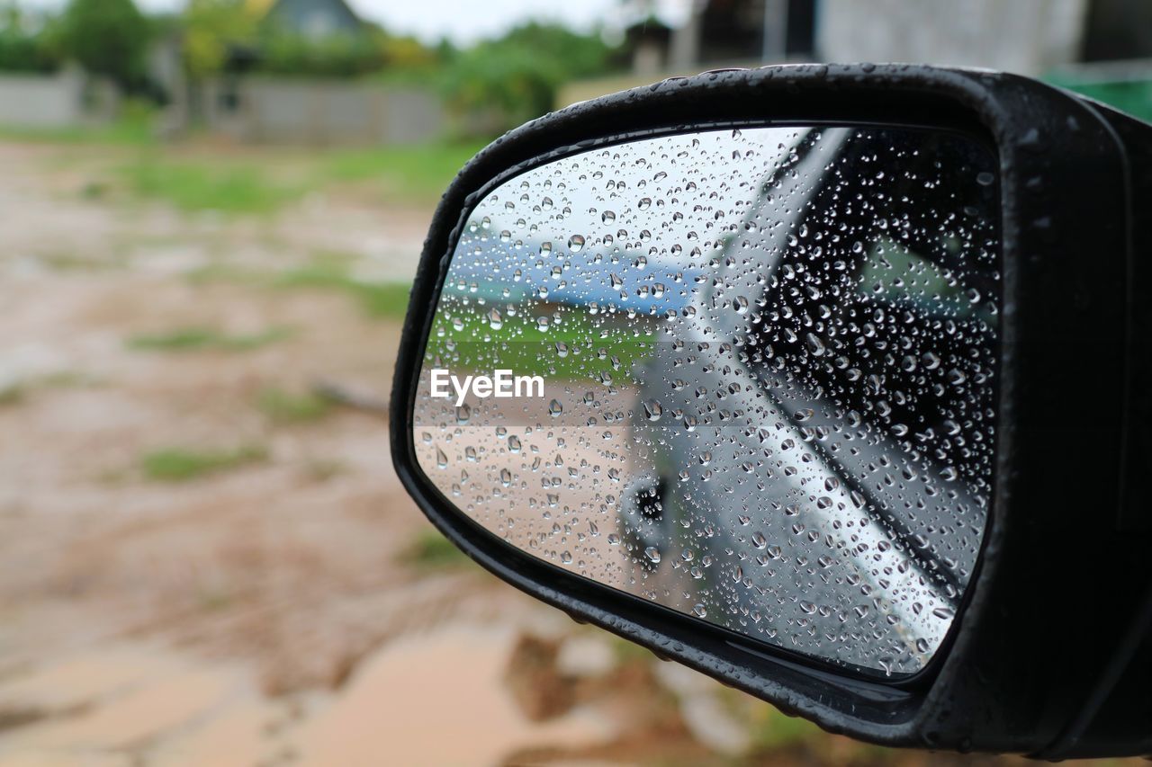 CLOSE-UP OF WET GLASS