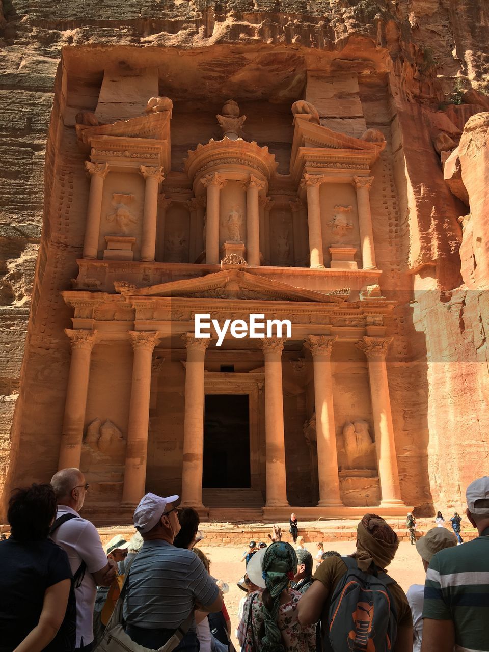 TOURISTS IN FRONT OF HISTORICAL BUILDING