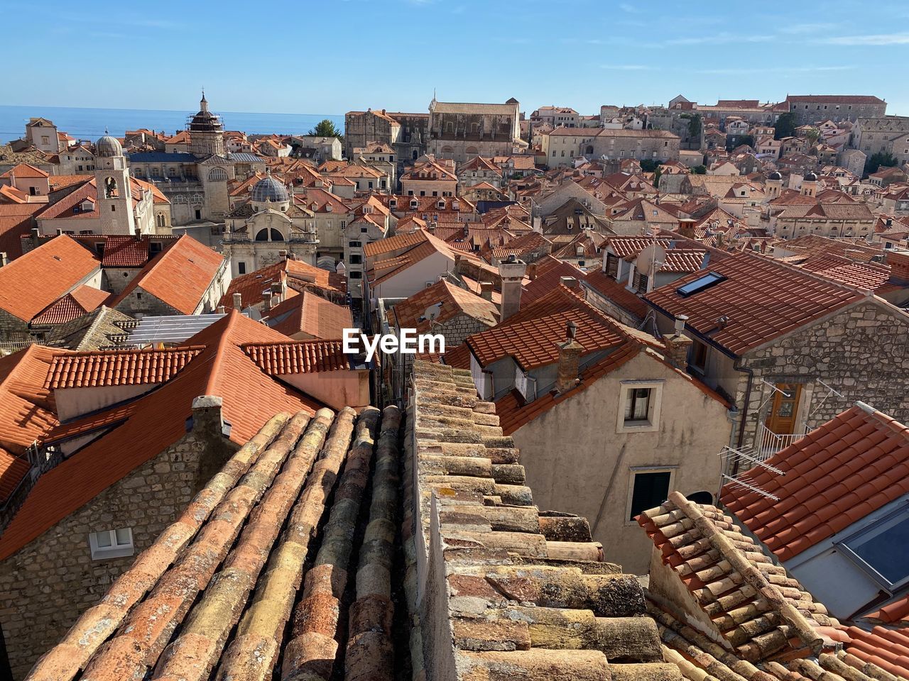 HIGH ANGLE VIEW OF BUILDINGS IN TOWN