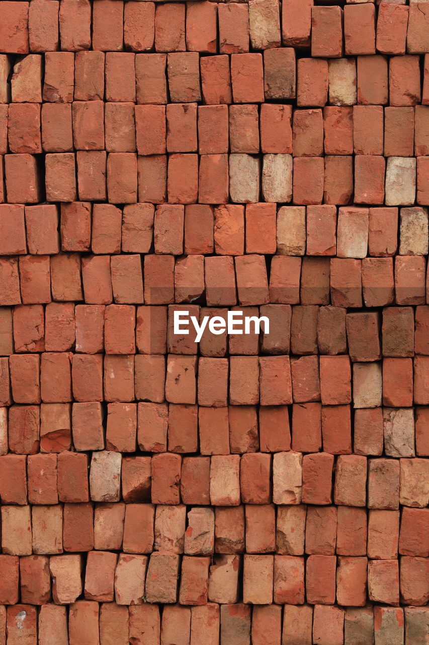 FULL FRAME OF STONE WALL