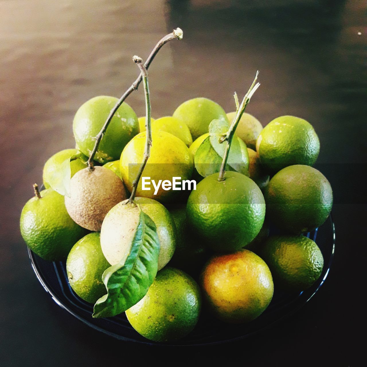 Close-up of lemons in bowl on table