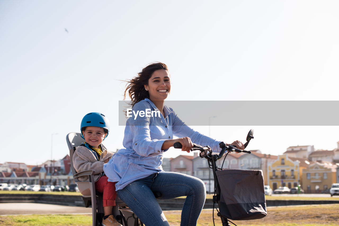 PORTRAIT OF WOMAN RIDING BICYCLE