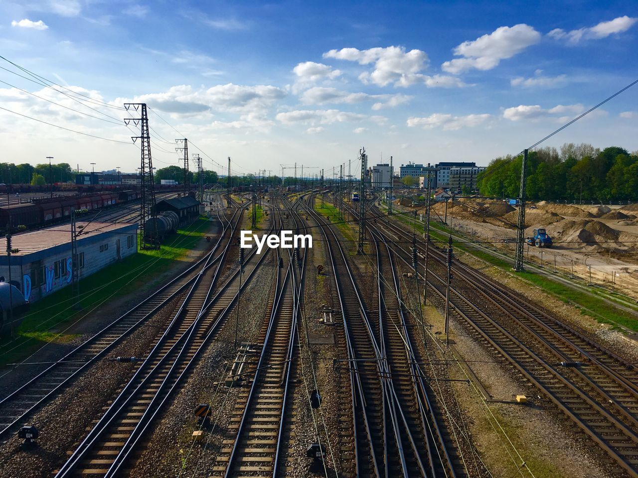 HIGH ANGLE VIEW OF TRAIN AGAINST SKY