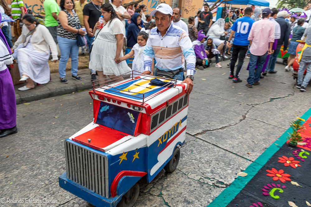 group of people, crowd, large group of people, city, street, men, adult, women, vehicle, fair, transportation, celebration, architecture, land vehicle, lifestyles, festival, arts culture and entertainment, market, day, car, vendor, high angle view, outdoors, tradition, event, retail