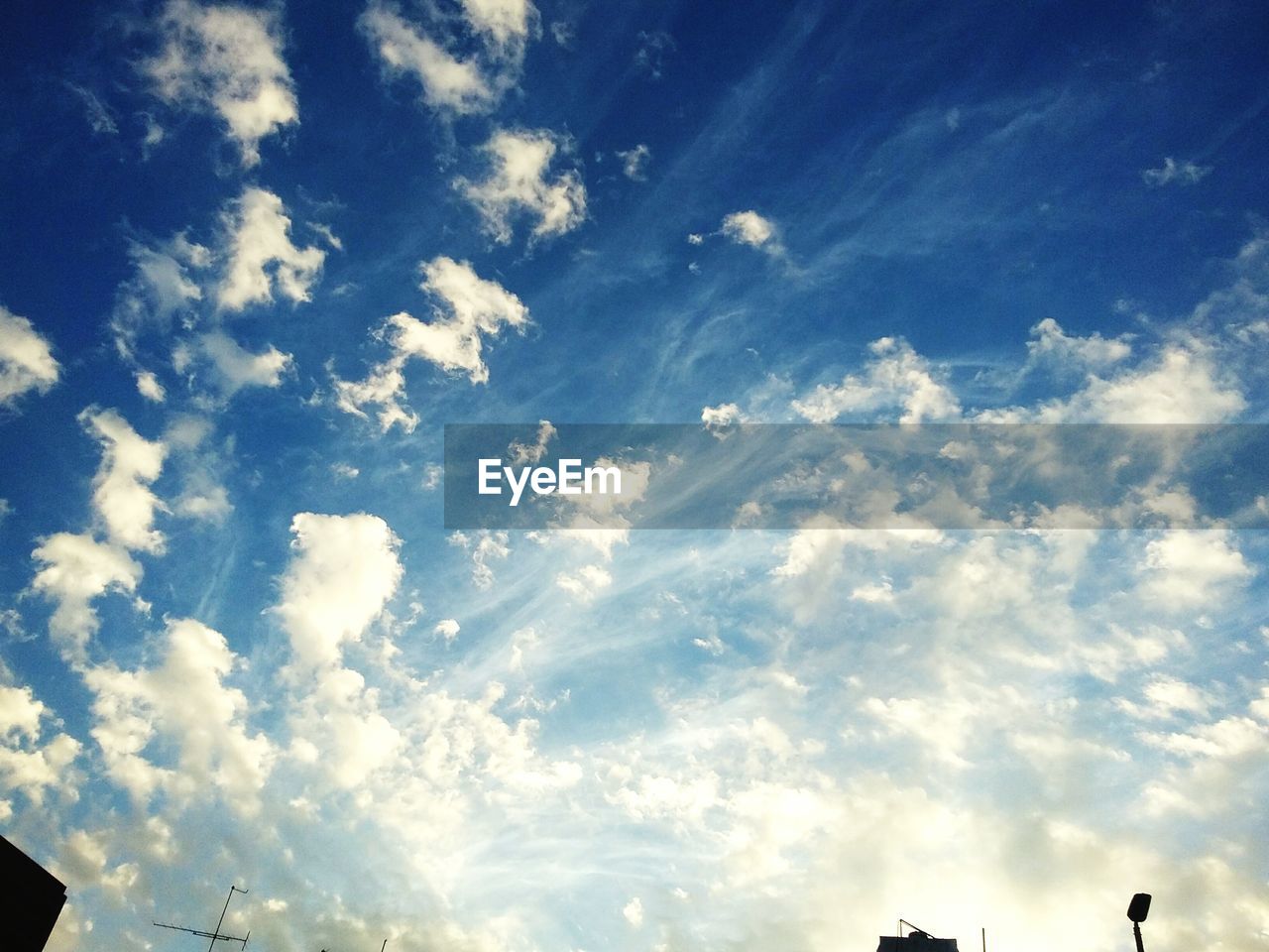 LOW ANGLE VIEW OF CLOUDS IN SKY OVER THE BACKGROUND