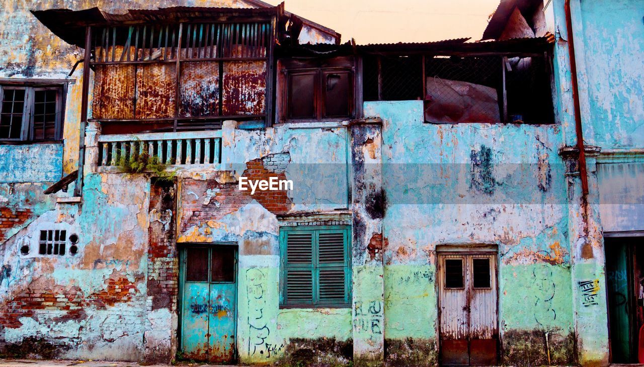 EXTERIOR OF ABANDONED HOUSE