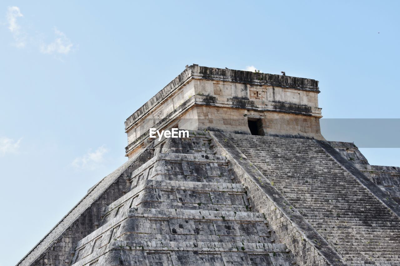 Low angle view of kukulcán pyramid against sky