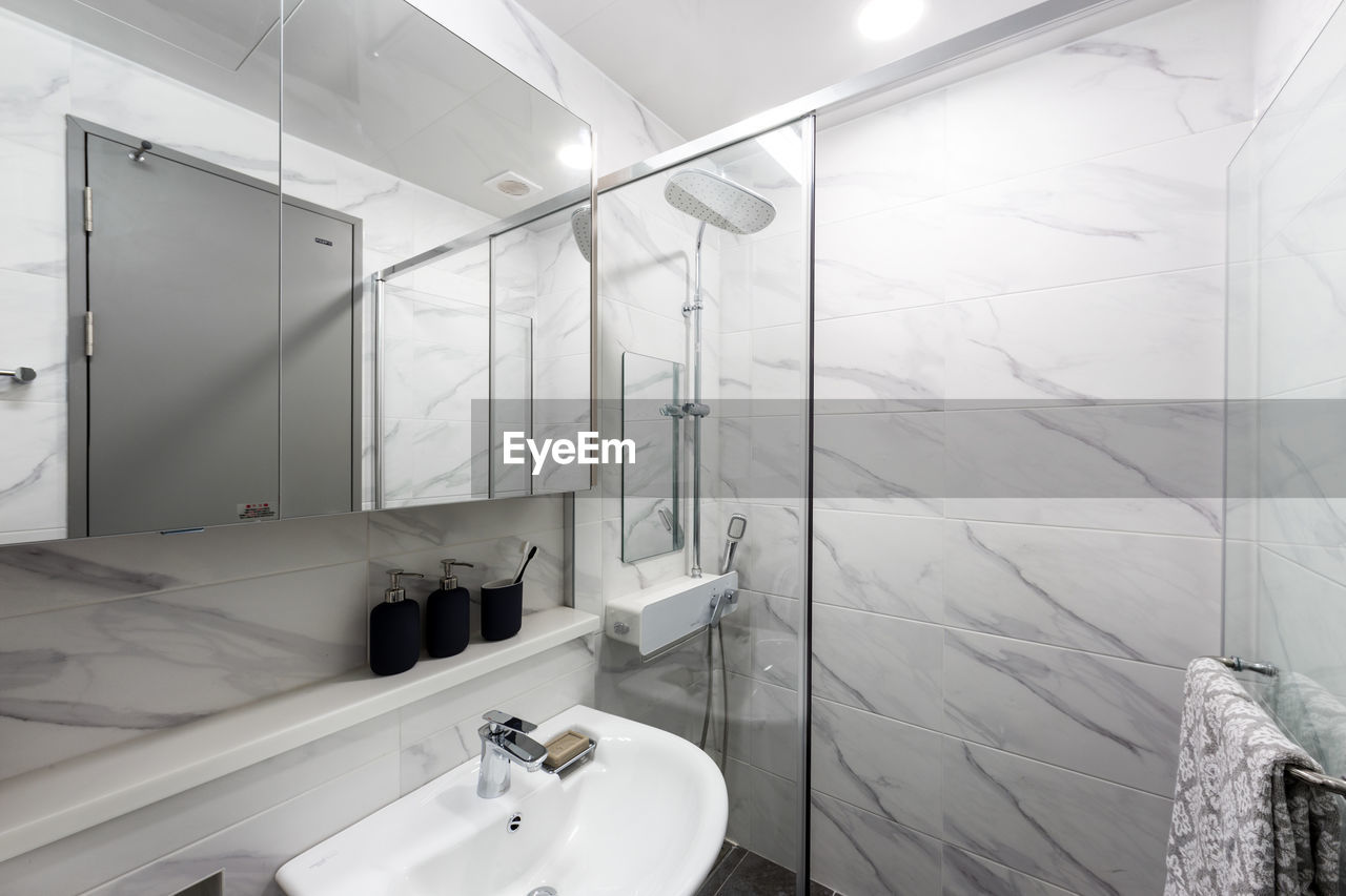 INTERIOR OF MODERN BATHROOM