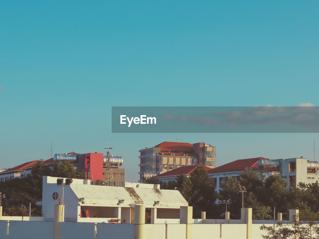 BUILDINGS IN CITY AGAINST SKY