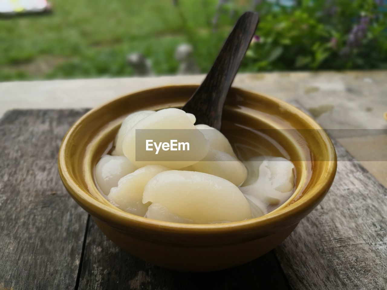 CLOSE-UP OF EGGS IN BOWL