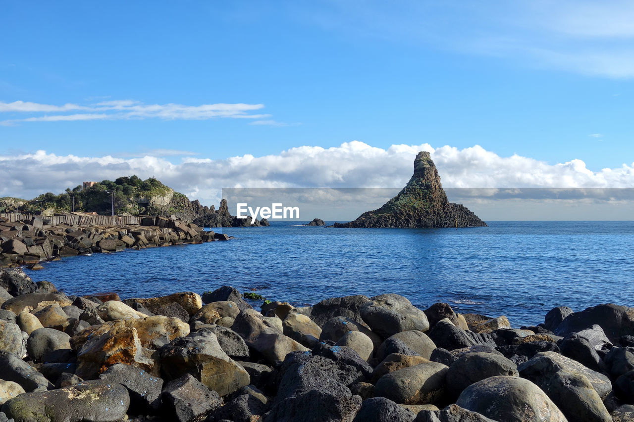 SCENIC VIEW OF SEA AGAINST ROCKS