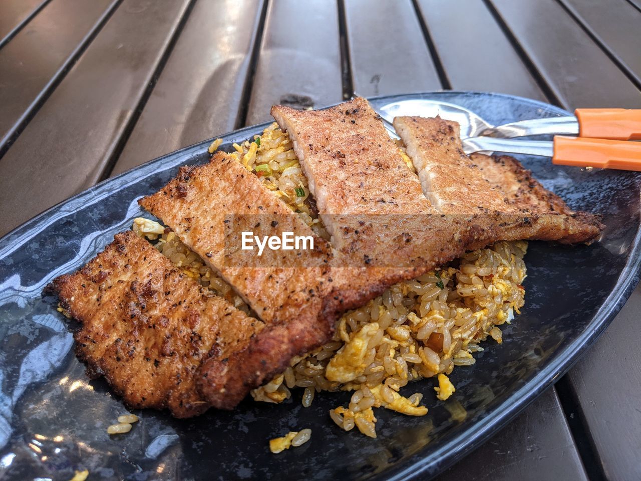 HIGH ANGLE VIEW OF FOOD IN TRAY