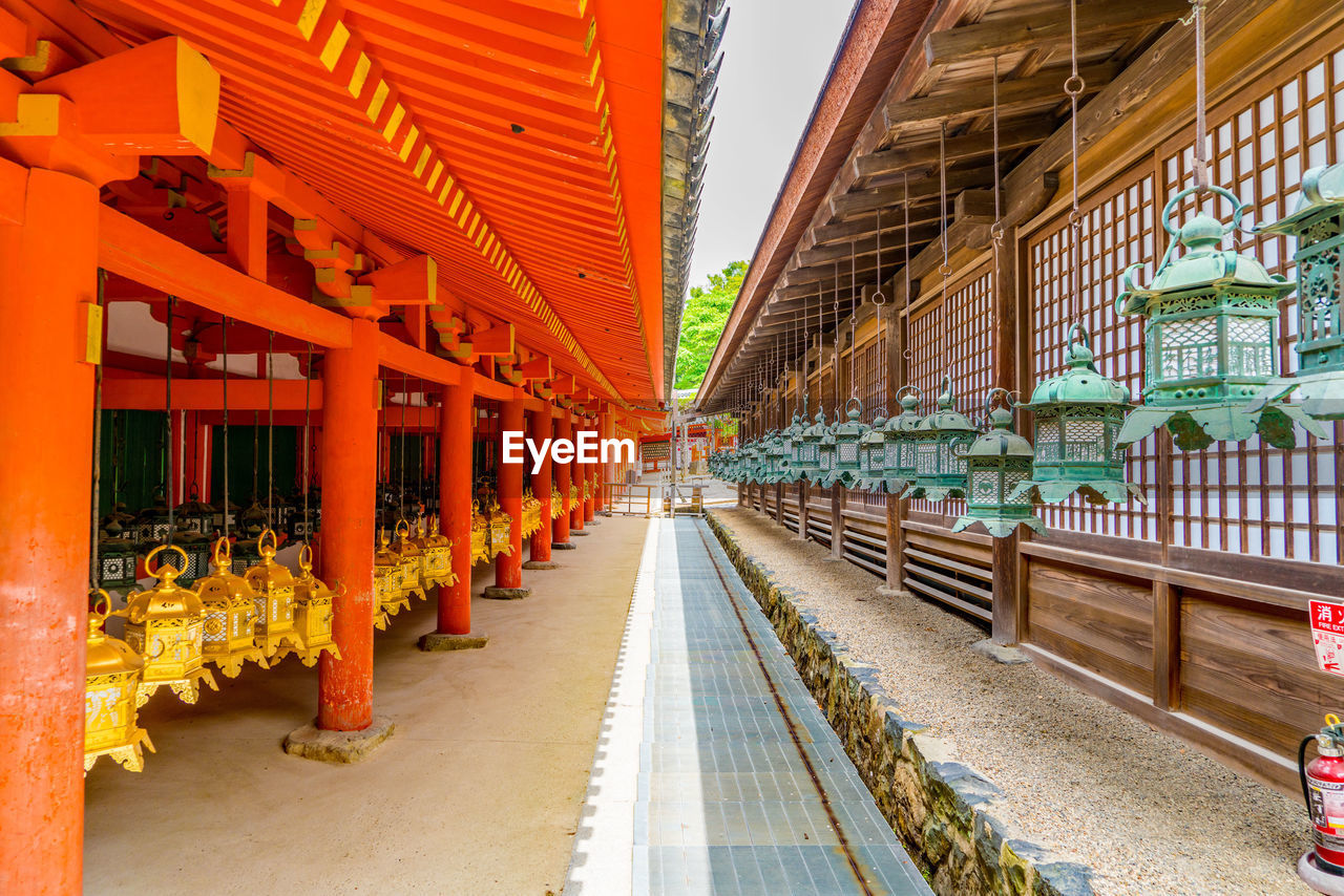 PANORAMIC VIEW OF TEMPLE ON BUILDING