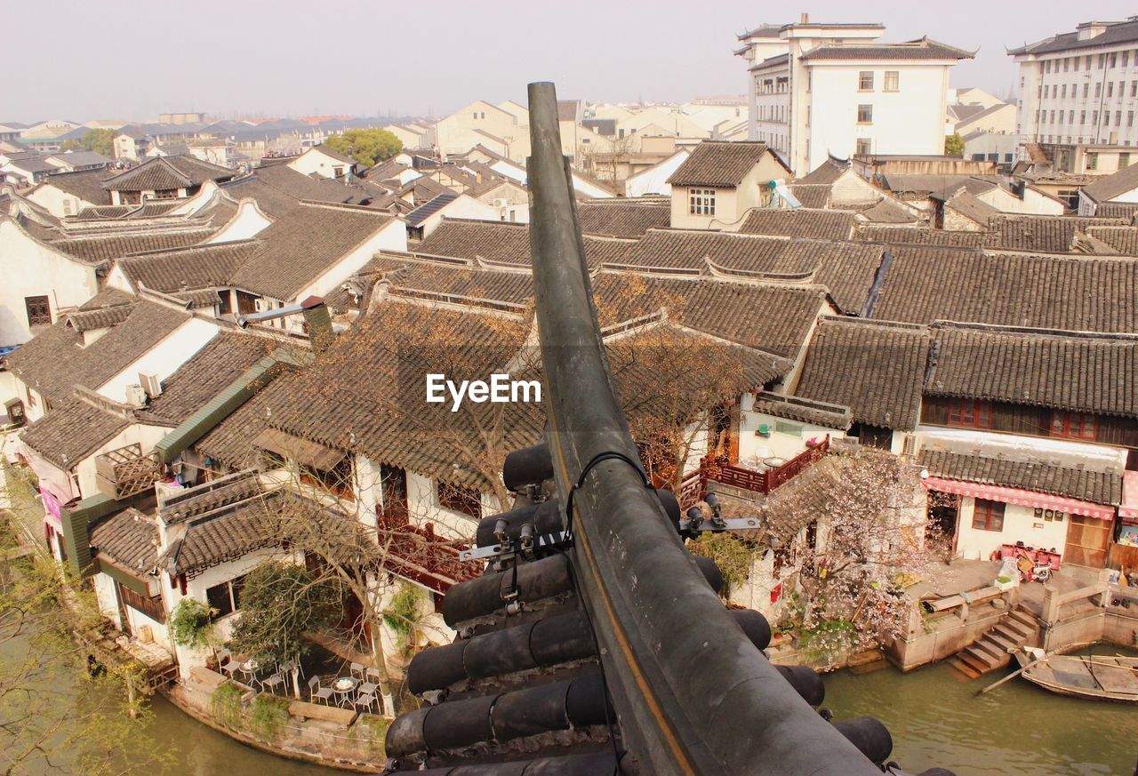 HIGH ANGLE VIEW OF BUILDINGS IN CITY